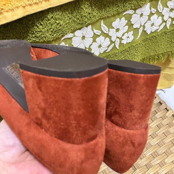 *NEW* b.a.i.t. footwear CONNIE Daisy Pumps in Rust! Size 8.5. Absolutely cute!!! - Picture 9 of 12